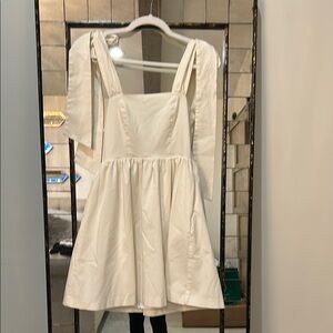 White Sleeveless Graduation Dress XS